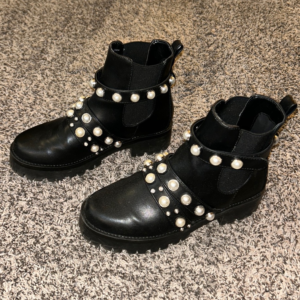 Combat boots with pearls. Worn once great condition.